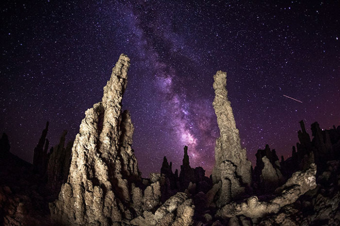 mono-lake-milky-way-night-photography