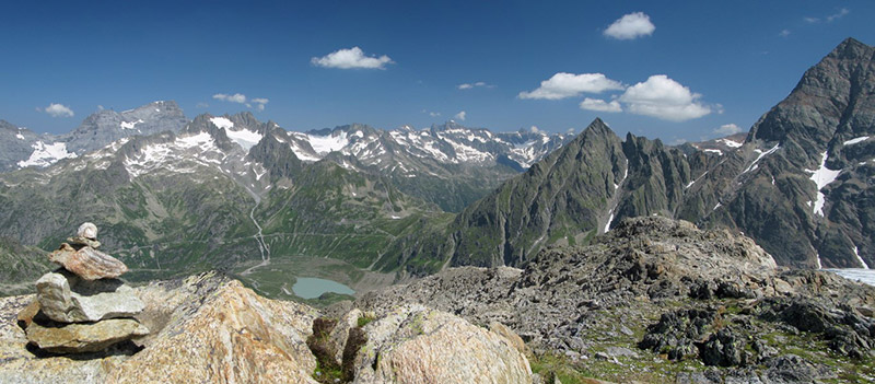 panoramic view of summits in the Swiss Alps