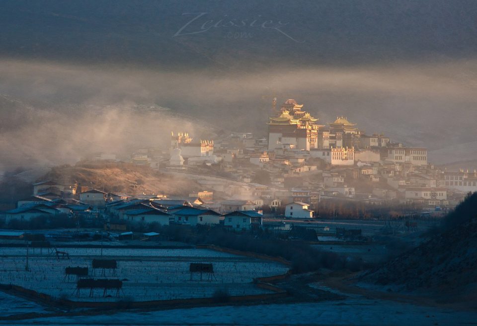 Song Zan Lin Temple in Mist, China