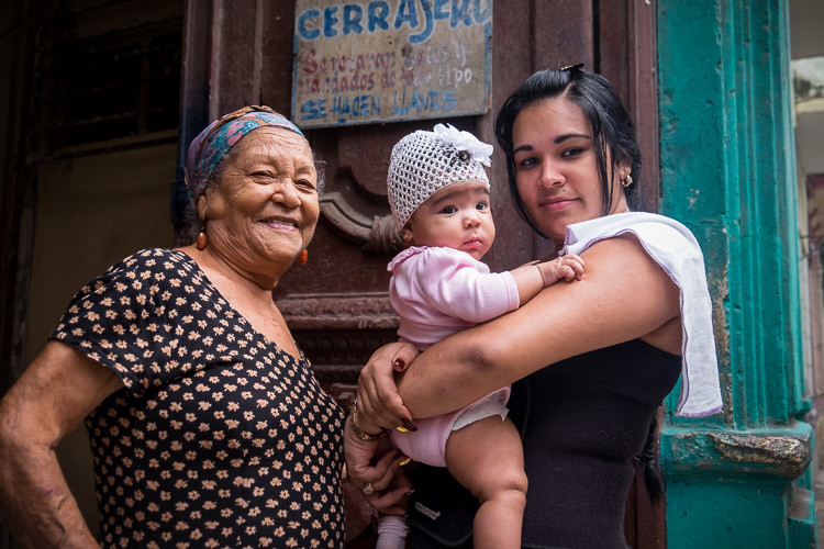 Four generations of lovely Cuban ladies (missing one). Always focus on the eyes with people.