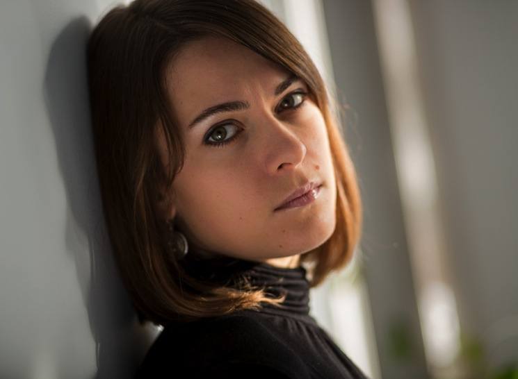 Young woman photographed with an 85mm portrait lens