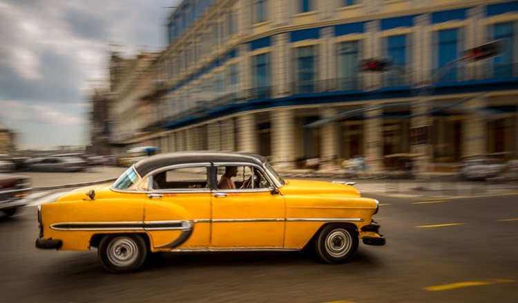 panning photography classic car Havana Cuba