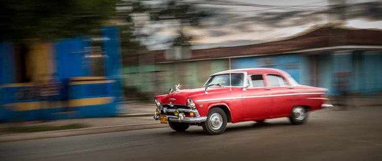 panning photography classic car Havana Cuba