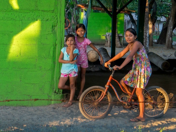 Young Nicaraguan girls on the street