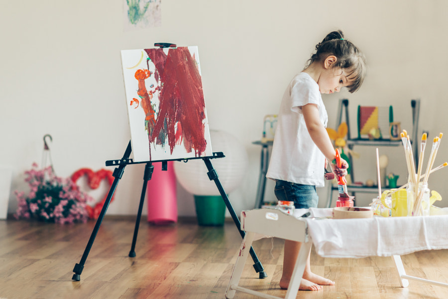 Cut girl painting in at her  home by Igor  Milic on 500px.com