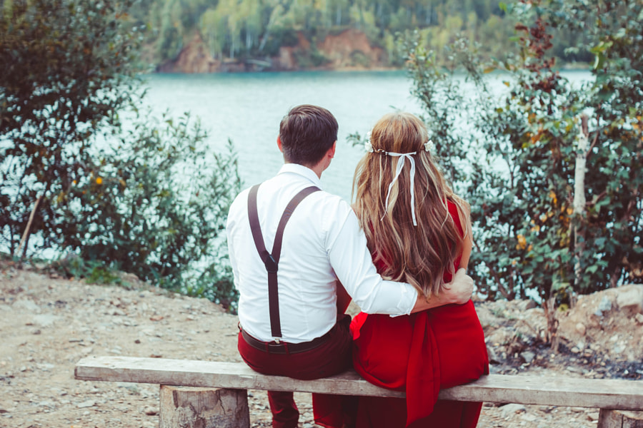 lovers sitting by the water on the bench by ????? ????????? on 500px.com