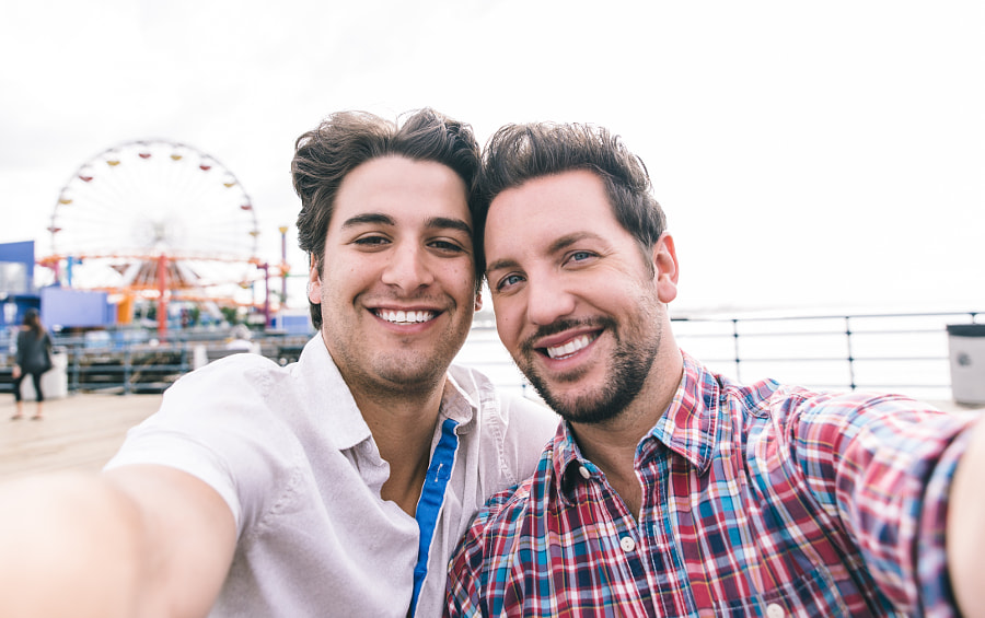 happy couple in love  in Santa monica on the pier by Cristian Negroni on 500px.com