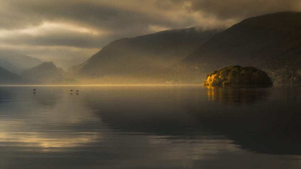 Lake district morning mist