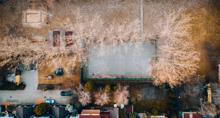 Empty basketball court by Szabo Viktor on 500px.com