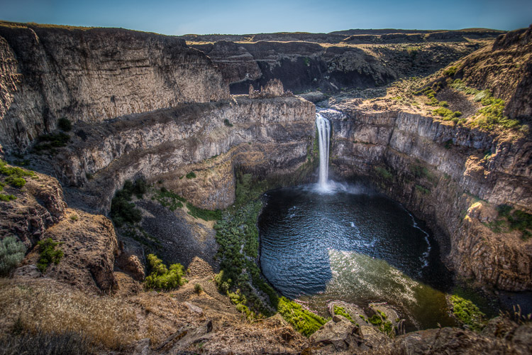 Palouse falls waterfall photographed in the early morning before sunrise