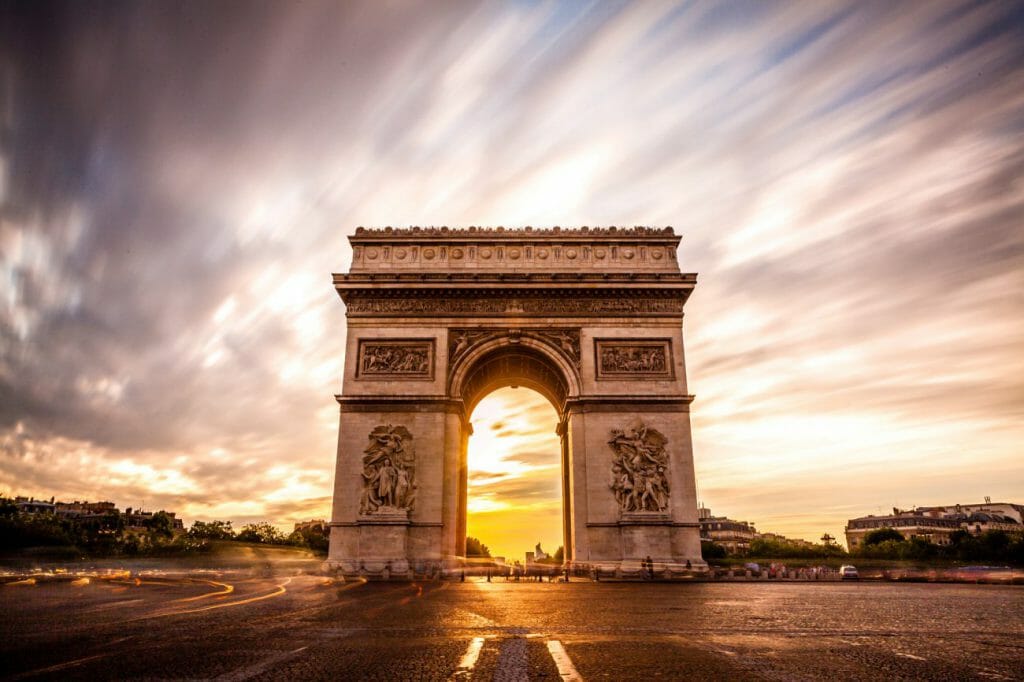 Clouds streak across the sky above the Arc de Triomphe