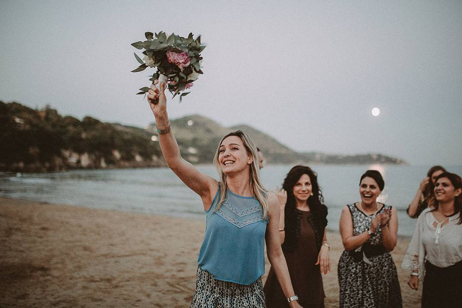 Wedding photography - After the bouquet toss !  #weddingphotographer #weddinginitaly #mediterraneanphotography #vsco... by Sandro Di Vona on 500px.com