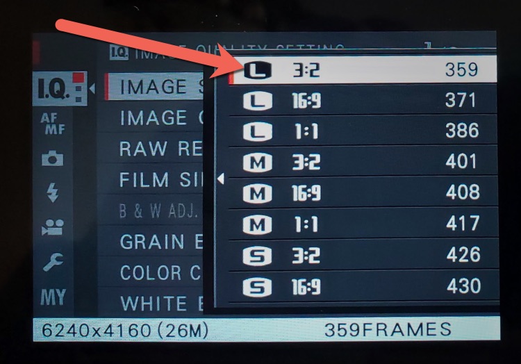 image size setting on camera showing aspect ratio options and number of frames can be stored on the memory card insterted in camera