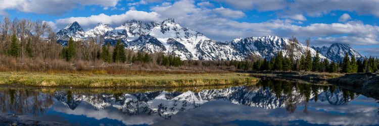 Mountain photography tips for creative photos include shooting panoramic photos like this