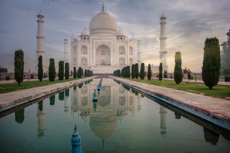 Same Taj Mahal photo with Luminar 4 Sky Replacement AI Filters applied