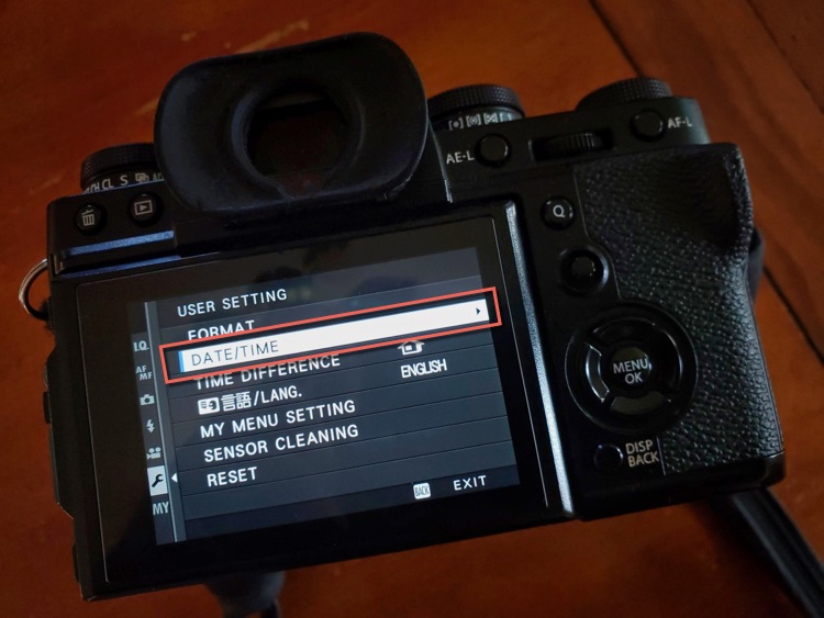 camera settings screen showing how to set the date and time