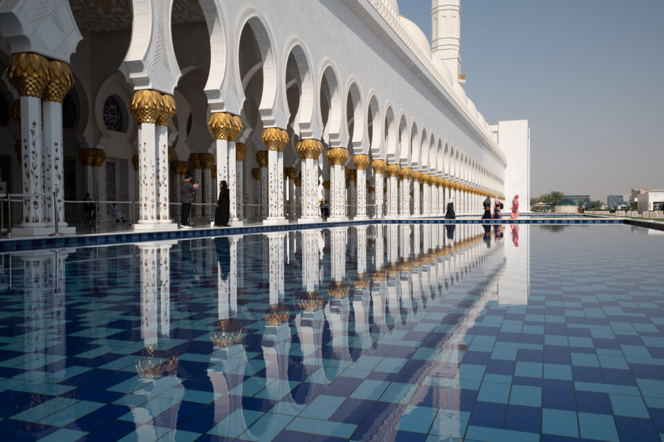 Grand-Mosque-Crowded