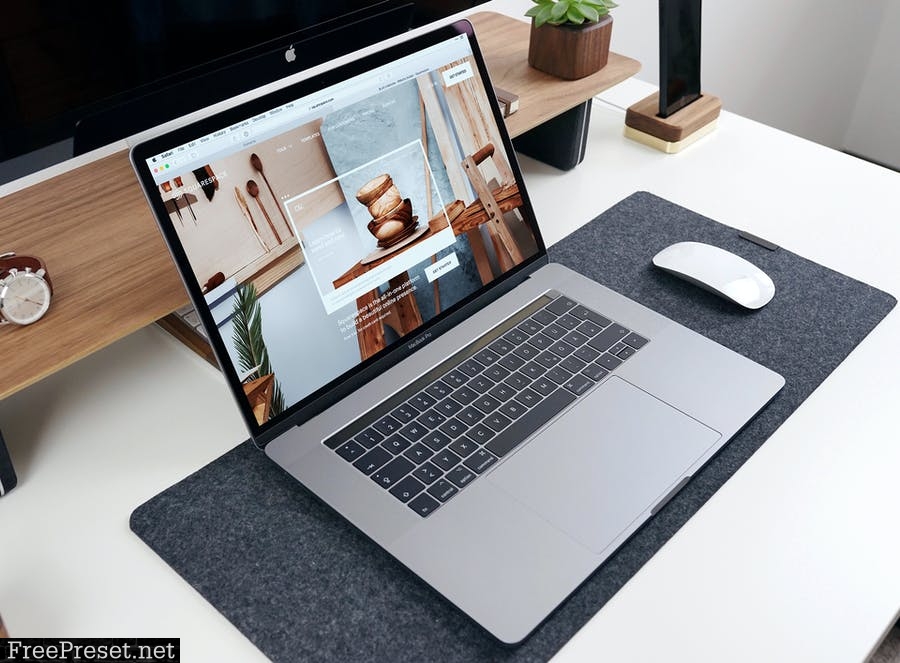 Macbook Pro Mockups HP4WKFU