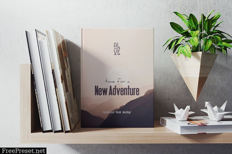 Hardcover Book Mockup 75LZW7Y