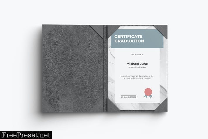 Certificate Mockup inside leather folder RWKE5F4