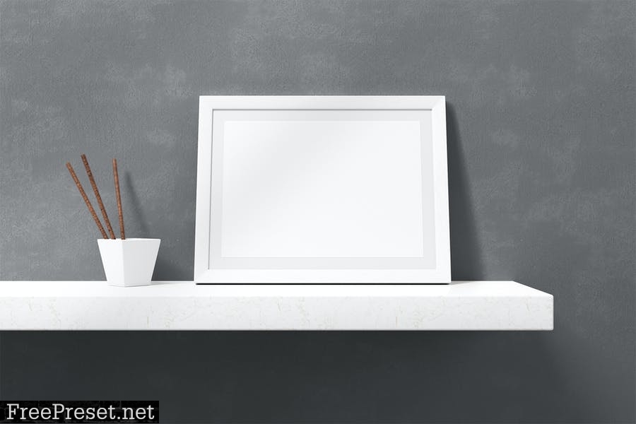 Landscape Frame Mockup 3TFXUA7