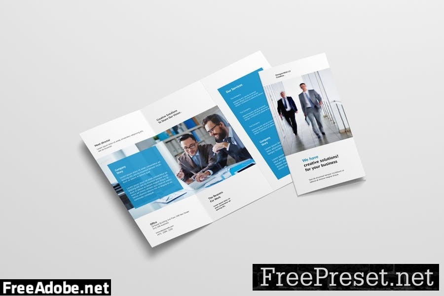 Trifold Brochure Mockup KU4Z76N