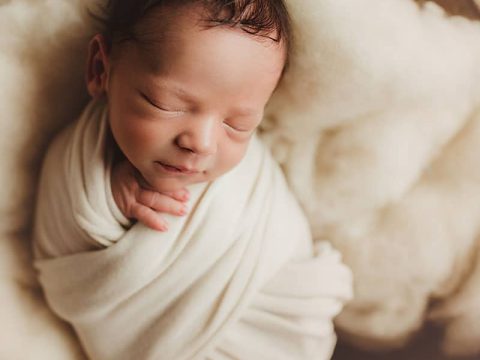 Twig & Olive Photography - Newborn - Crisscross Wrap with Toes Out